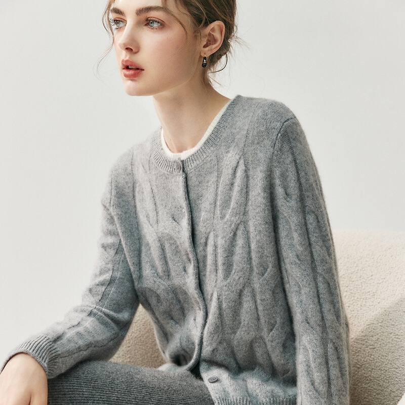 Casual Retro Cashmere Knitted Cardigan 2025 Autumn and Winter Women's Age-Reducing Lazy Sweater Jacket Round Neck Buttoned Top Casual Retro Cashmere Knitted Cardigan 2025 Autumn and Winter Women's Age-Reducing Lazy Sweater Jacket Round Neck Buttoned Top
