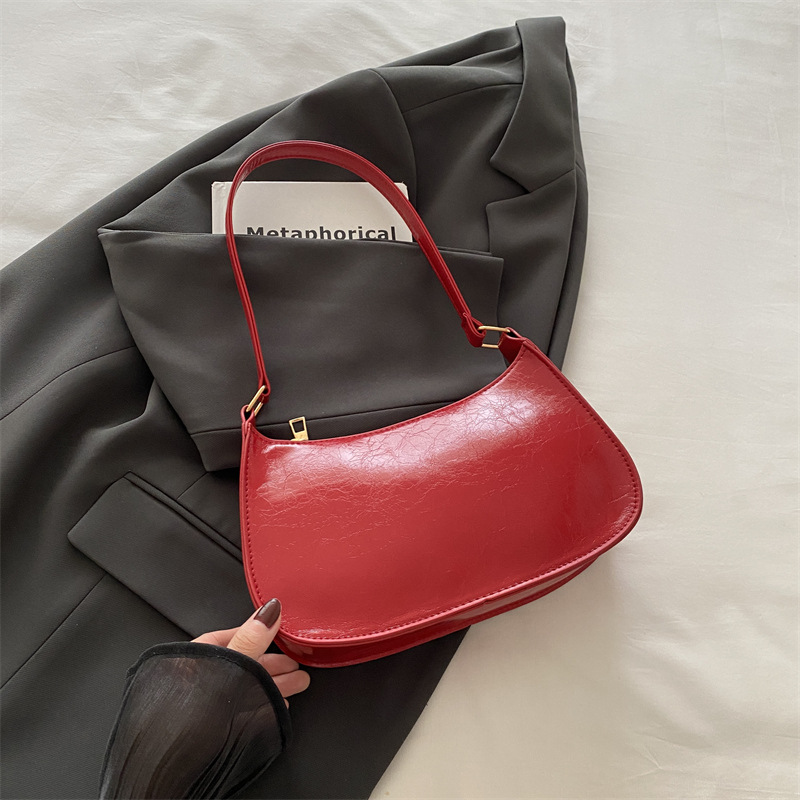 Bolso de sentido de alta gama para mujer 2024 nuevo bolso de palo francés bolso retro portátil para axilas bolso de charol de un solo hombro para niña de estilo occidental