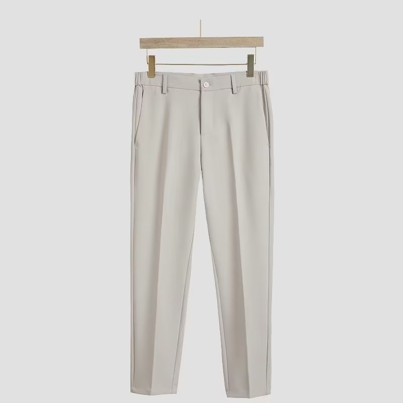 スーツのスーツの男性の韓国版の修身のごろつきはかっこいいです。