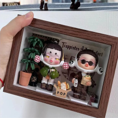 厚い中空の立体の実木のフォトフレームのブラインドの箱の人形の手作りの木製の置物のアイデアの中空の絵の枠の卸売りの置物