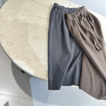 灰色针织阔腿中裤女秋冬新款时髦显瘦松紧腰藏肉休闲五分裤2025新