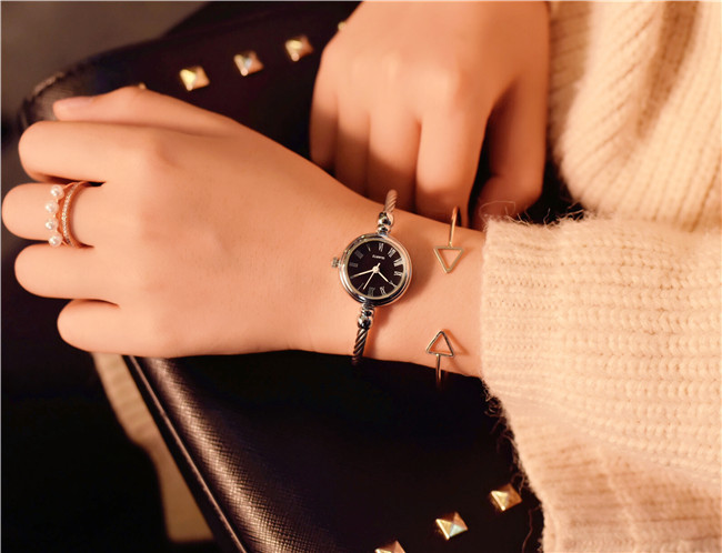 2024 Nuovo orologio da polso vintage fresco per studentesse, minimalista, compatto e con cinturino sottile_voghion.com