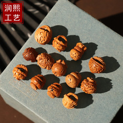 桃の核のかごの彫刻のレースの桃の核の福袋の杏の核の幸せな小魚diyの手作りの工芸品のアクセサリー