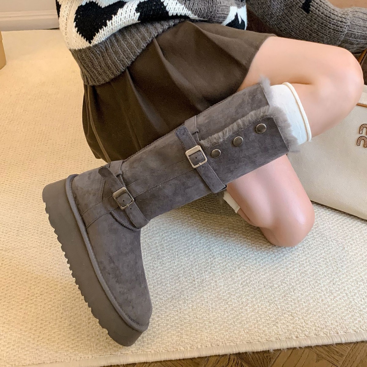 Damen-Winterstiefel mit Kunstfellfutter, dicker Gummisohle, runder Zehenpartie, Schnallenriemen, lässige hohe Stiefel für kaltes Wetter, die kurze Füße verlängern_voghion.com