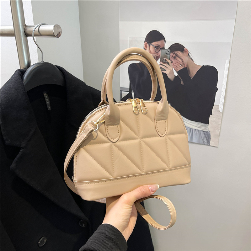 Bolso de hombro popular de este año Bolso de mano en relieve de hilo bordado de moda 2025 primavera nuevo bolso de mensajero de moda bolso femenino