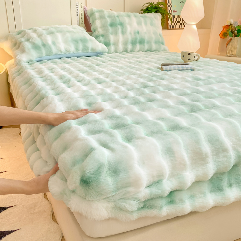 Invierno leche de cama de terciopelo grueso con tres piezas de colchón de terciopelo de coral cálido hogar cubierta de protección de colchón de terciopelo de coral para una sola persona más cubierta de edredón