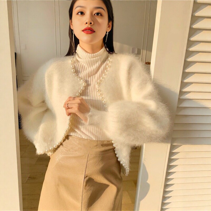 Vintage heavy-duty studded and pearl embellished niche sweet lantern sleeve elegant Chanel-style mink velvet cardigan coat Vintage heavy-duty studded and pearl embellished niche sweet lantern sleeve elegant Chanel-style mink velvet cardigan coat