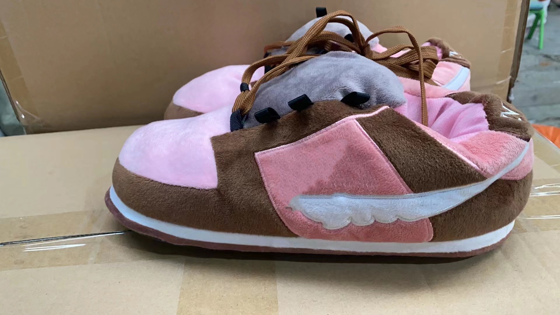 Tiktok mismo estilo parodia zapatos de grasa Coco pareja Zapatillas de algodón volver al futuro casa piso Kang hebilla 1 zapatos de algodón