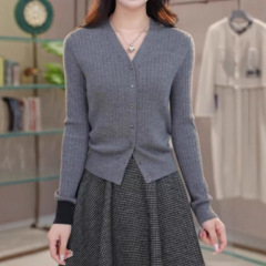 哥家商场同款女装2025秋季新款V领显瘦山羊绒上衣长袖针织衫开衫