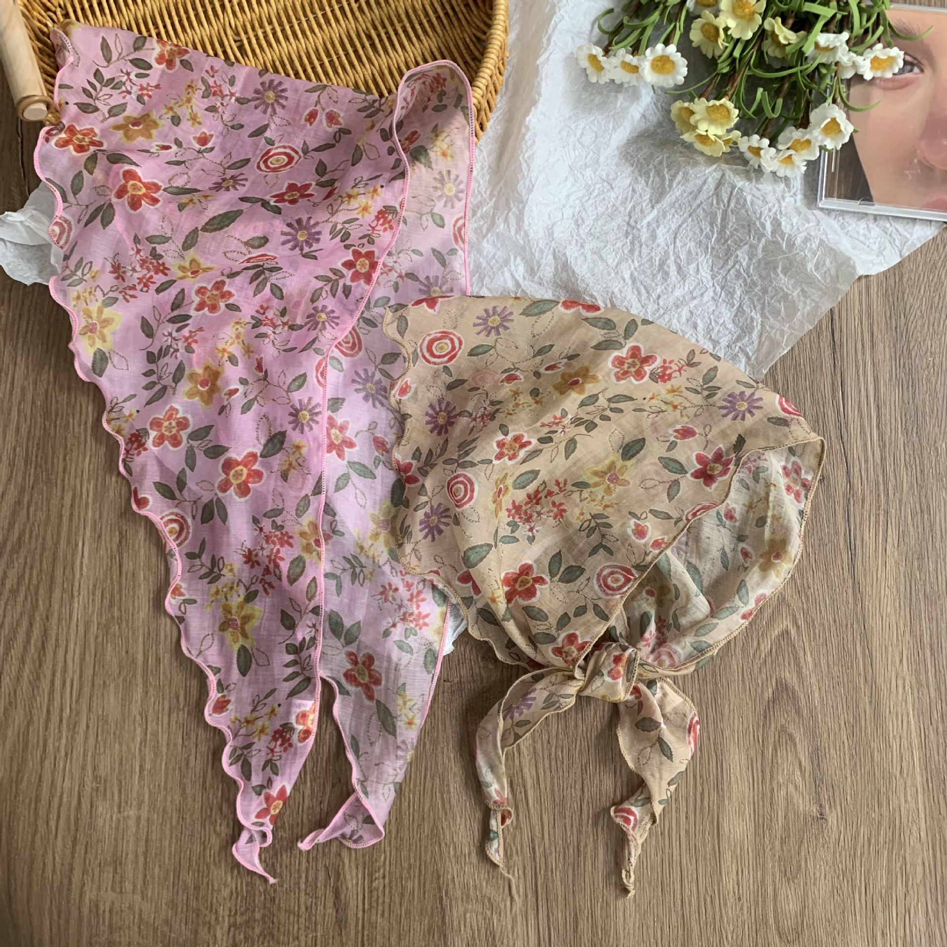 Bufanda triangular babero femenino verano todo fósforo simple pequeña bufanda de seda coreana pañuelo floral verano femenino diadema estilo pastoral