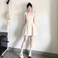 杏色方领吊带连衣裙子女夏季法式纯欲风气质小个子收腰小白裙短款