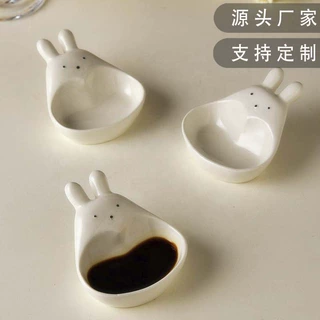 厂家直销卡通设计陶瓷兔子形调味碟家用厨房陶瓷酱油碟