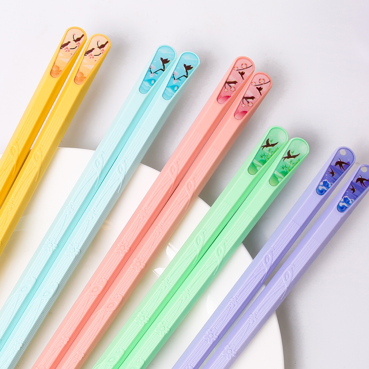 Palillos de aleación al por mayor Palillos de uñas de diez colores de alto aspecto Magpie comedor palillos macaron color caramelo en stock cinco pares