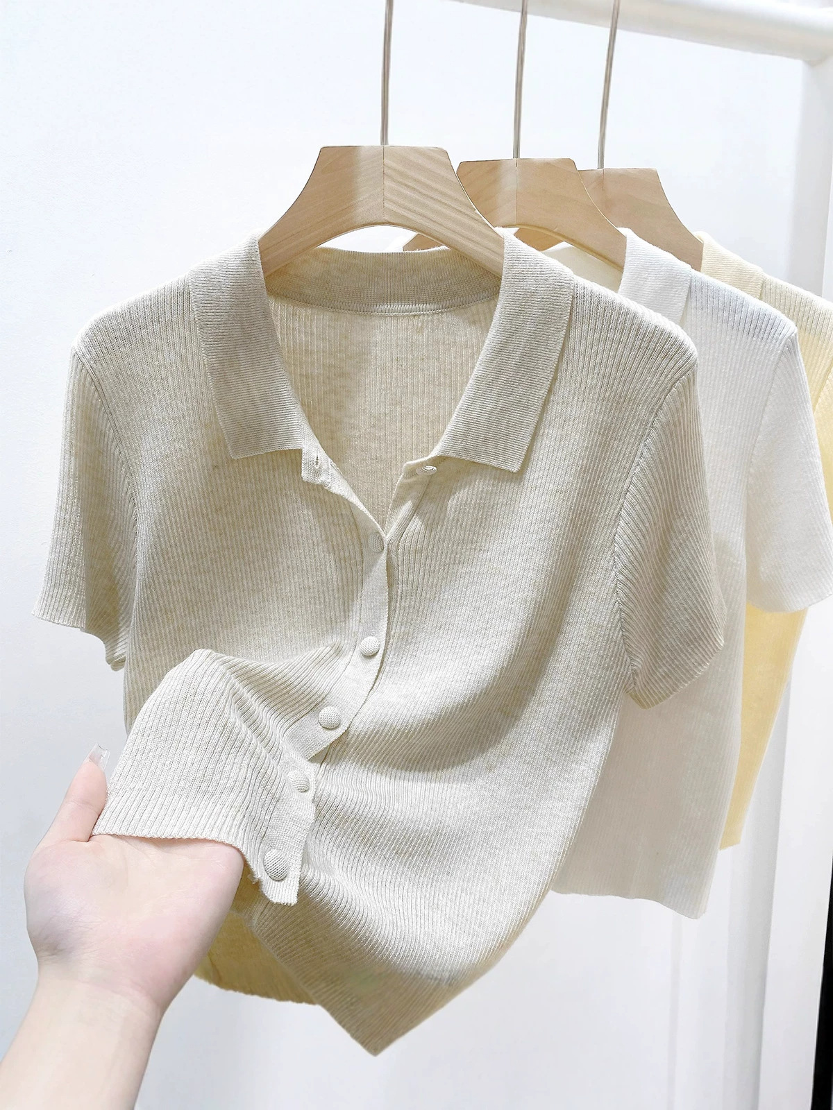 Áo thun polo nữ tay ngắn cổ bẻ chất liệu len lụa mát mẻ — màu trắng