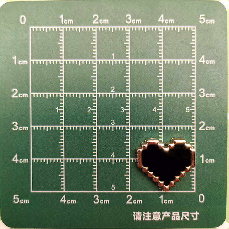 Temperamento de moda blanco y negro pequeño viento fragante cuatro hojas accesorios de plástico corazón de melocotón DIY pinzas de cabello material de ropa de correa