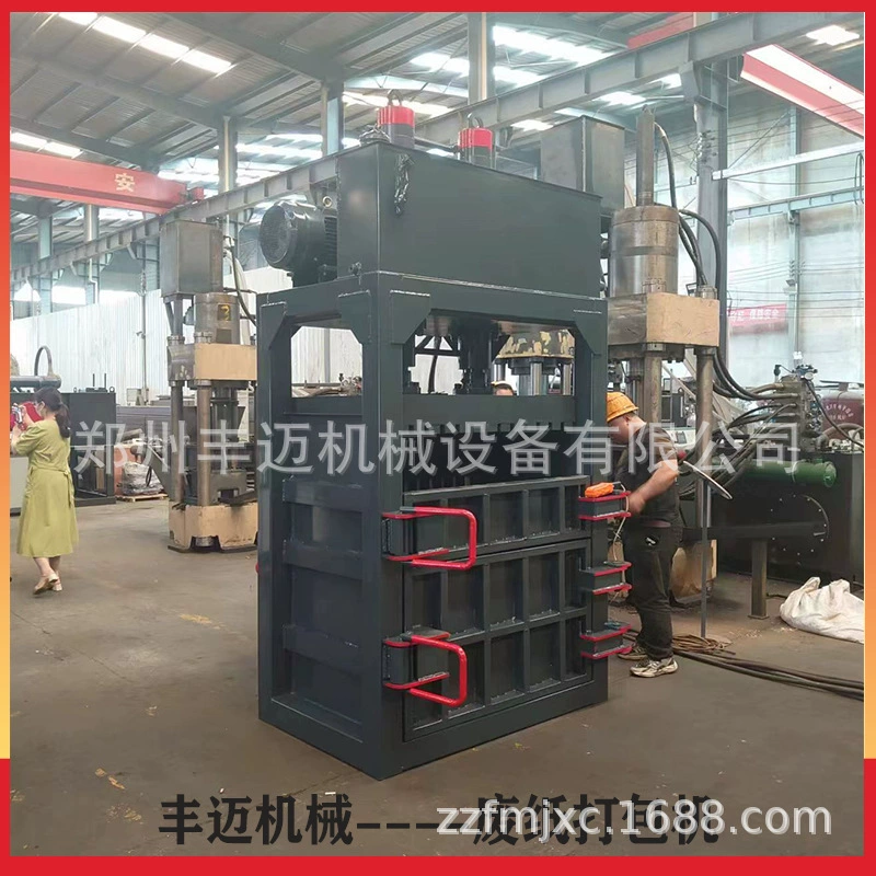 Пресс-подборщик для картона для отработанной бумаги. Автоматический толкатель для упаковки, вертикальный пресс для пластиковых бутылок. Пресс-подборщик для пластиковой пленки.