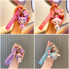 クロミかわいい玉桂犬公仔キーチェーンカップルの自動車キーチェーンのかばんには卸売りのキーホルダーが掛けられています。