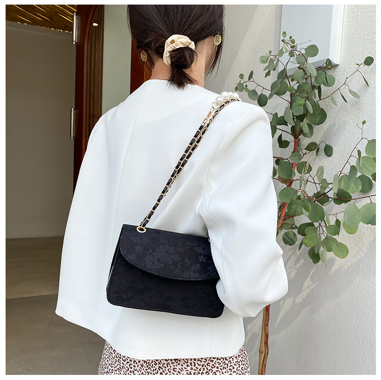 Pearl Handle Velvet Embroidery Shoulder Messenger Handbag Wholesale Nihaojewelry display picture 13