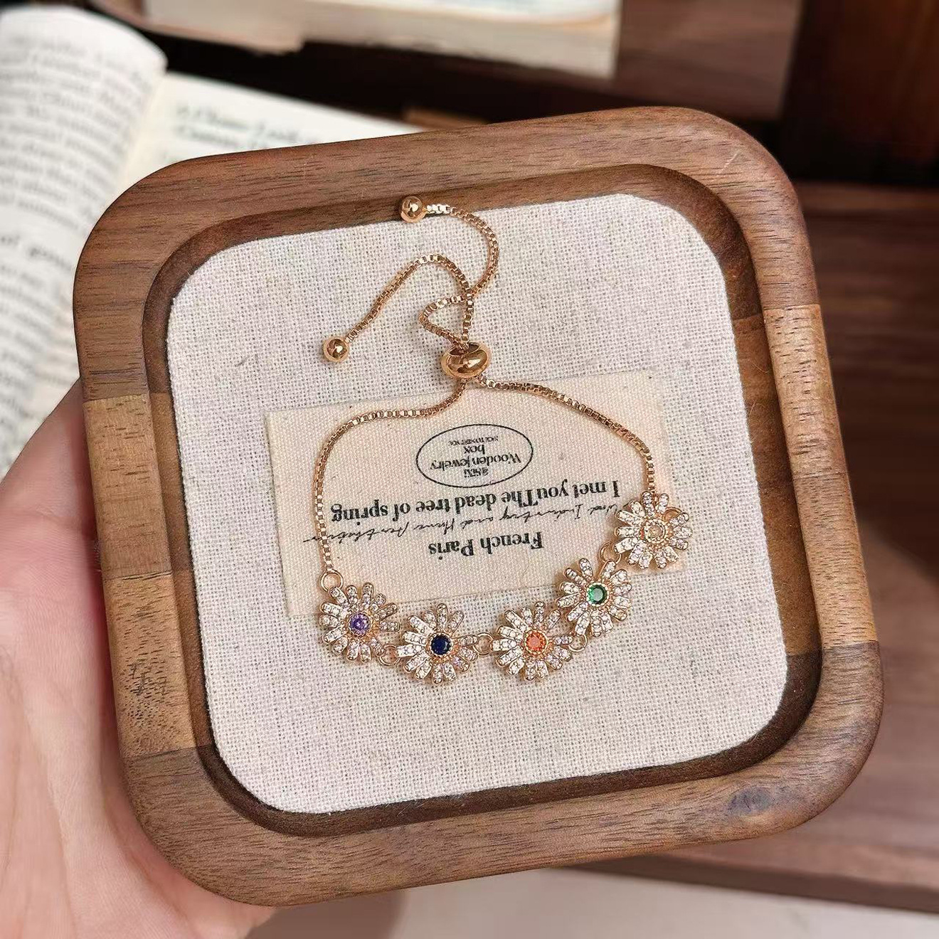 Daisies pendientes de orejas de lujo ligero de diseño de alto nivel gancho de orejas de flores pequeñas joyas de orejas frescas al por mayor pendientes transfronterizos al por mayor