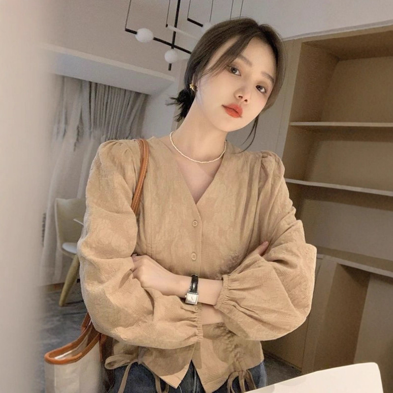 慵懒复古长袖V领卡其衬衫女设计感小众2025早秋新款衬衣外套上衣|undefined