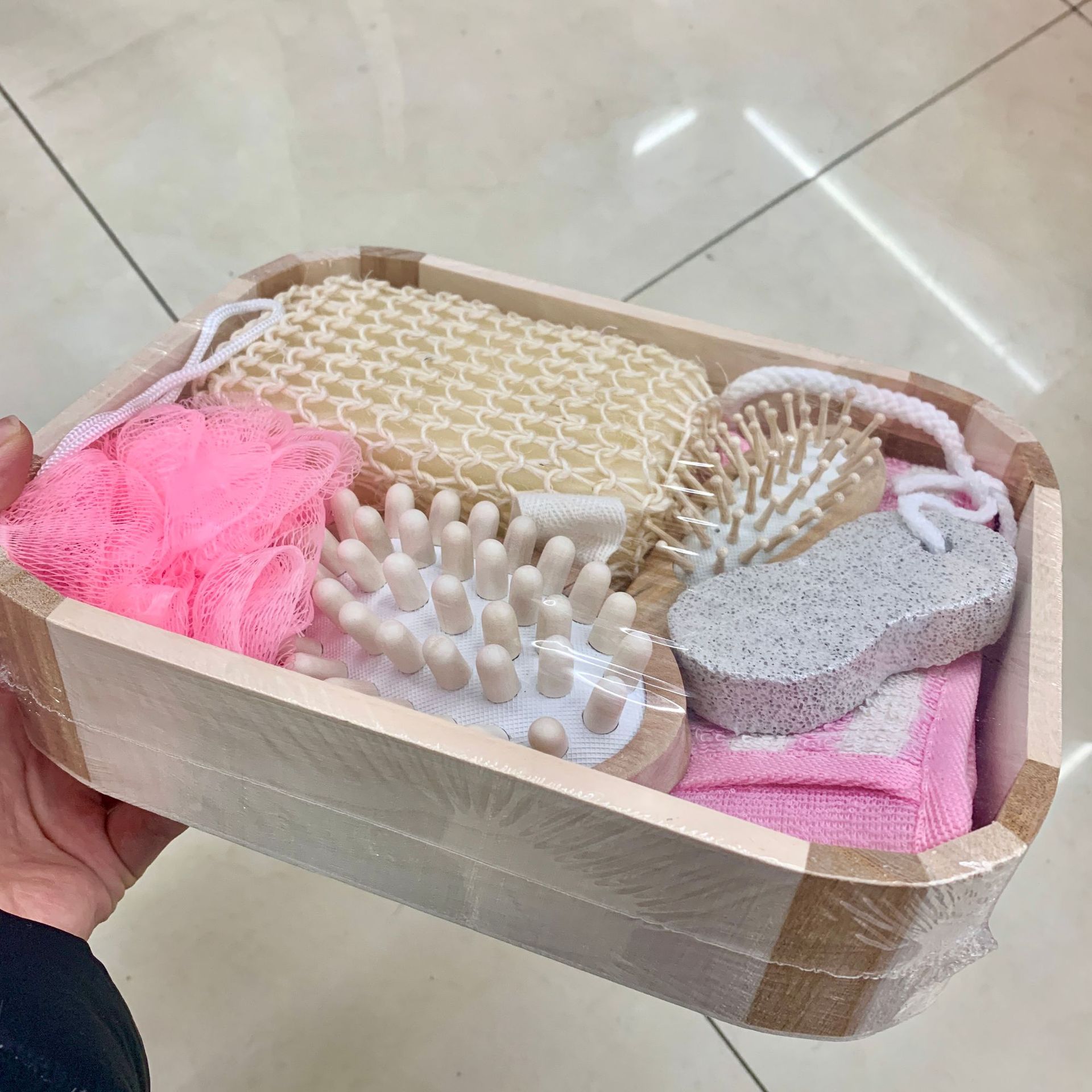 Set de Baño y Aseo en Caja de Madera para Hotel