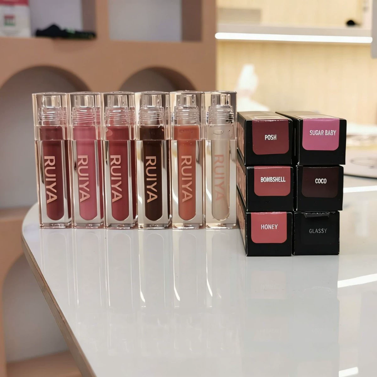 Губная помада Hudabeauty для внешней торговли: увлажняющая, нелипкая, стойкая, не размазывается, с зеркальным эффектом.