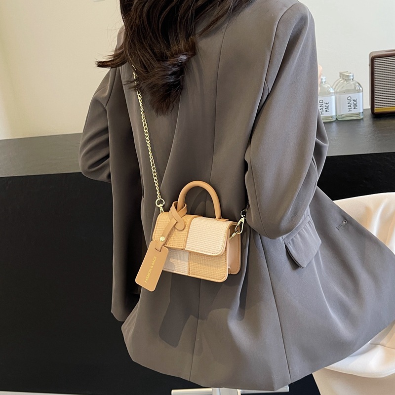 Bolso de mano coreano de contraste de color para mujeres 2024 primavera y verano nuevo bolso de moda universal bolso pequeño de nicho textura mochila