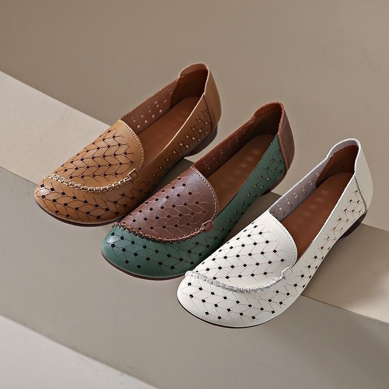 Women's Sandals 2026 Summer New Retro Hollow Breathable Rubber Sole Clogs Flat Mom Shoes Green Brown