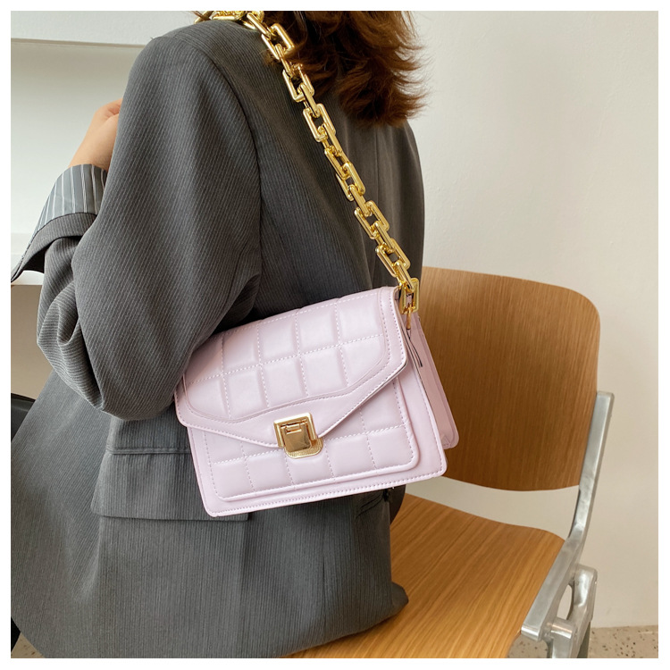 Summer New Type Good Texture Women's Bag 2022 Embroidery Thread Textured Small Square Bag Trendy Fashion Acrylic Chain Shoulder Bag display picture 7