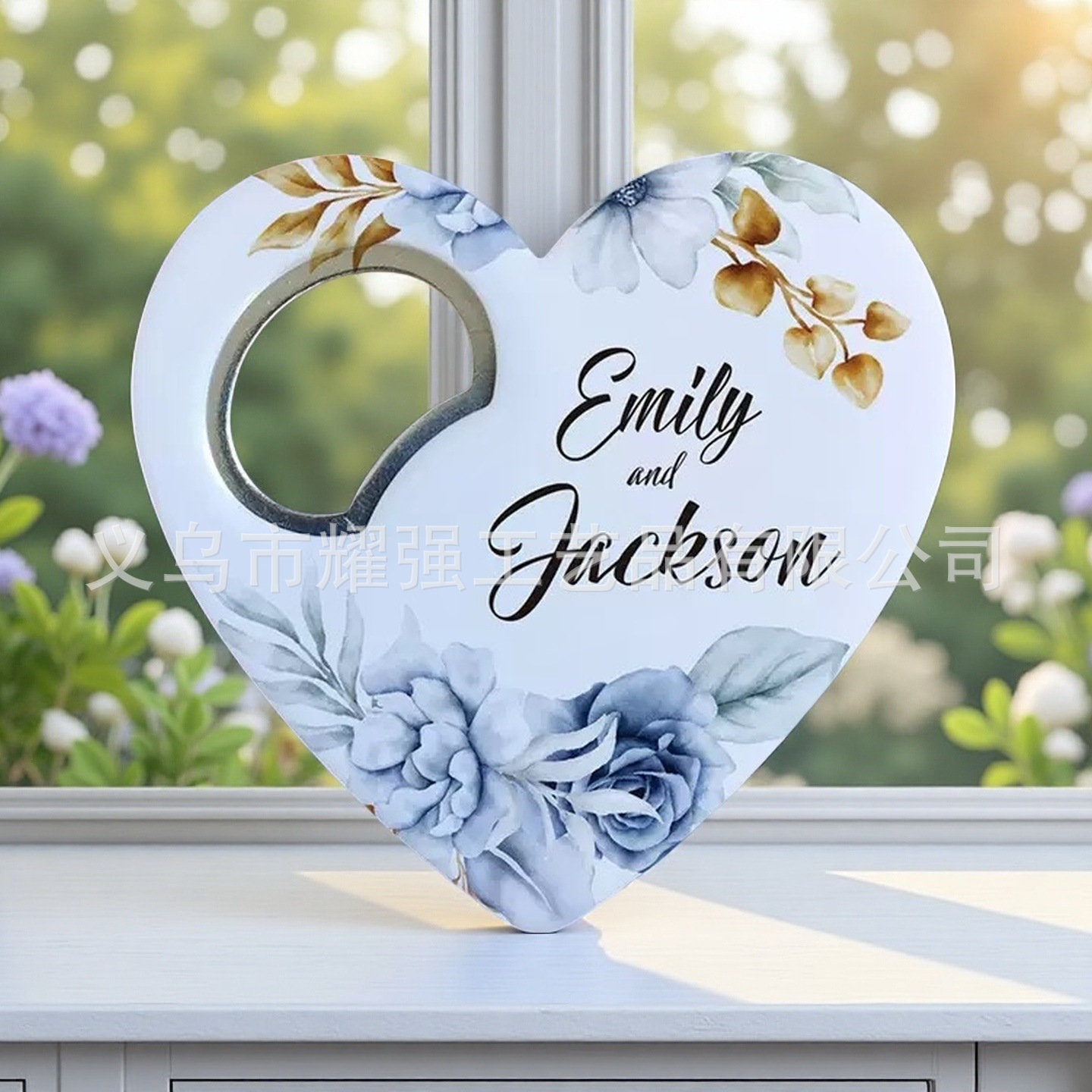 Abridor de botellas de plástico con forma de corazón