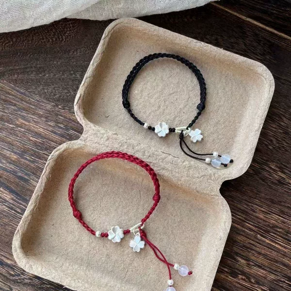 Four-leaf clover lucky bracelet, red cord, adjustable, versatile for couples, sisters, girls, and best friends, 2026 new model