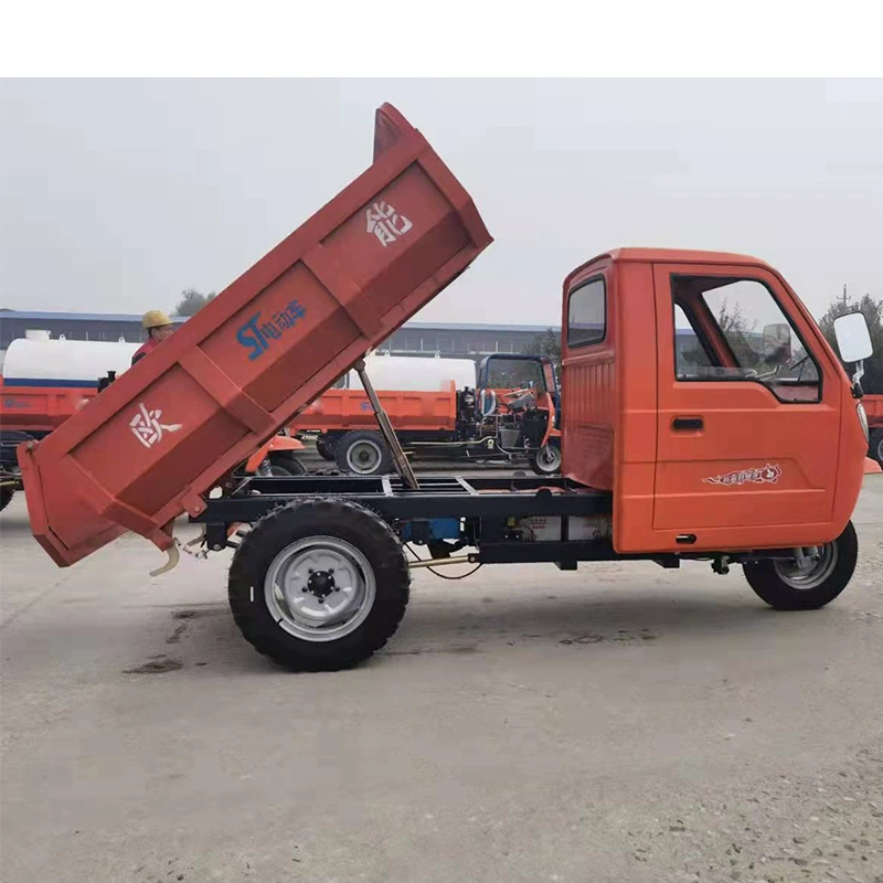 Трехколесный самосвал Mining King Electric грузоподъемностью 2 тонны для строительных площадок с большой емкостью аккумулятора.