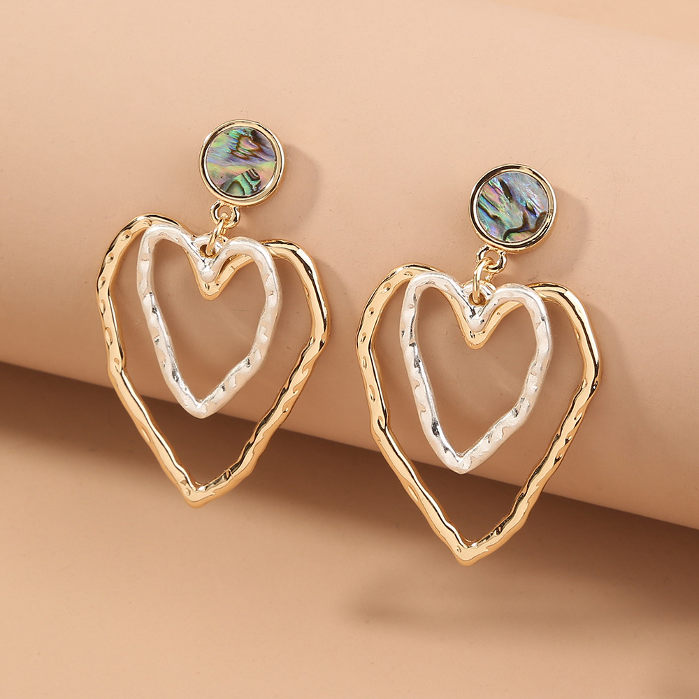 Retro Simple Heart-shaped Contrast Color Earrings display picture 2