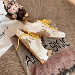 Grape Mom's Same Style In-Stock Height-Increasing Age-Reducing White Sneakers for Women, Star Distressed Casual Versatile Dirty Shoes