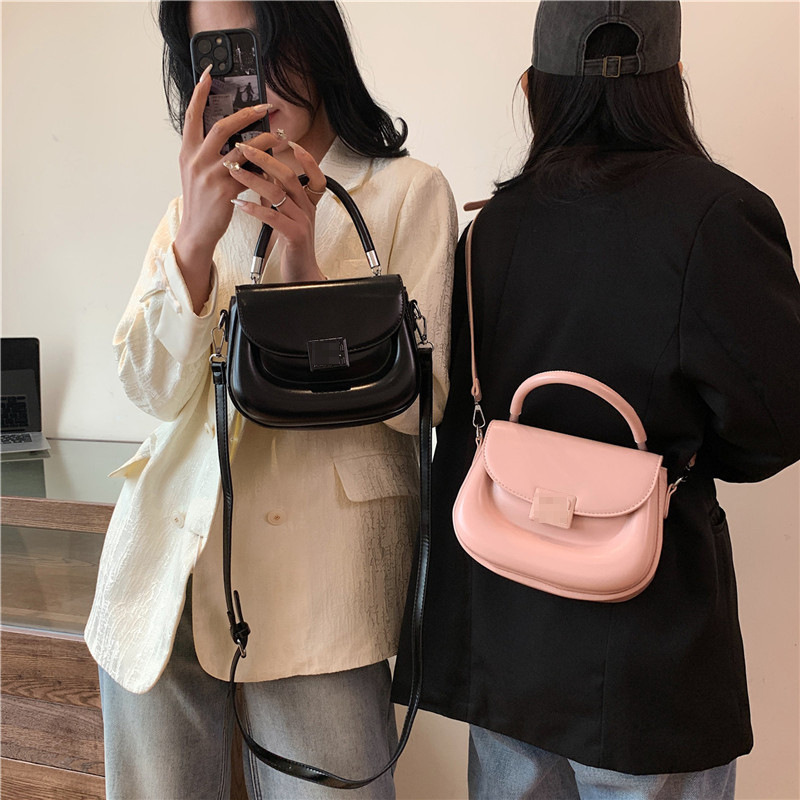 Bolso bolso femenino 2024 nuevo estilo de alta gama nicho bolso de hombro simple estampado retro bolso de silla de mensajero de todo fósforo