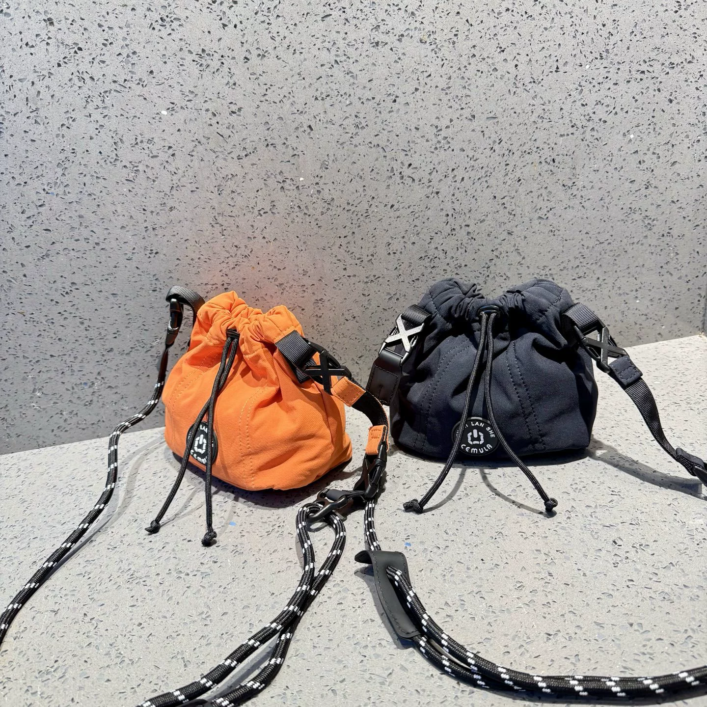 Fashionable small universal one-shoulder bag, handheld small bag, drawstring