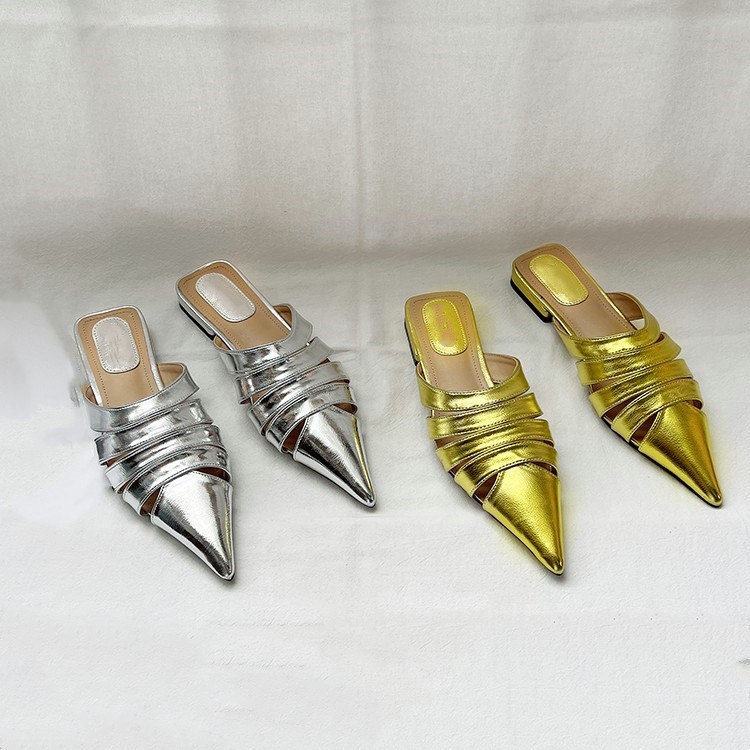 Net rouge même style or bout pointu creux demi pantoufles femmes 2023 été style européen et américain Baotou rétro chaussures plates à talons bas_voghion.com