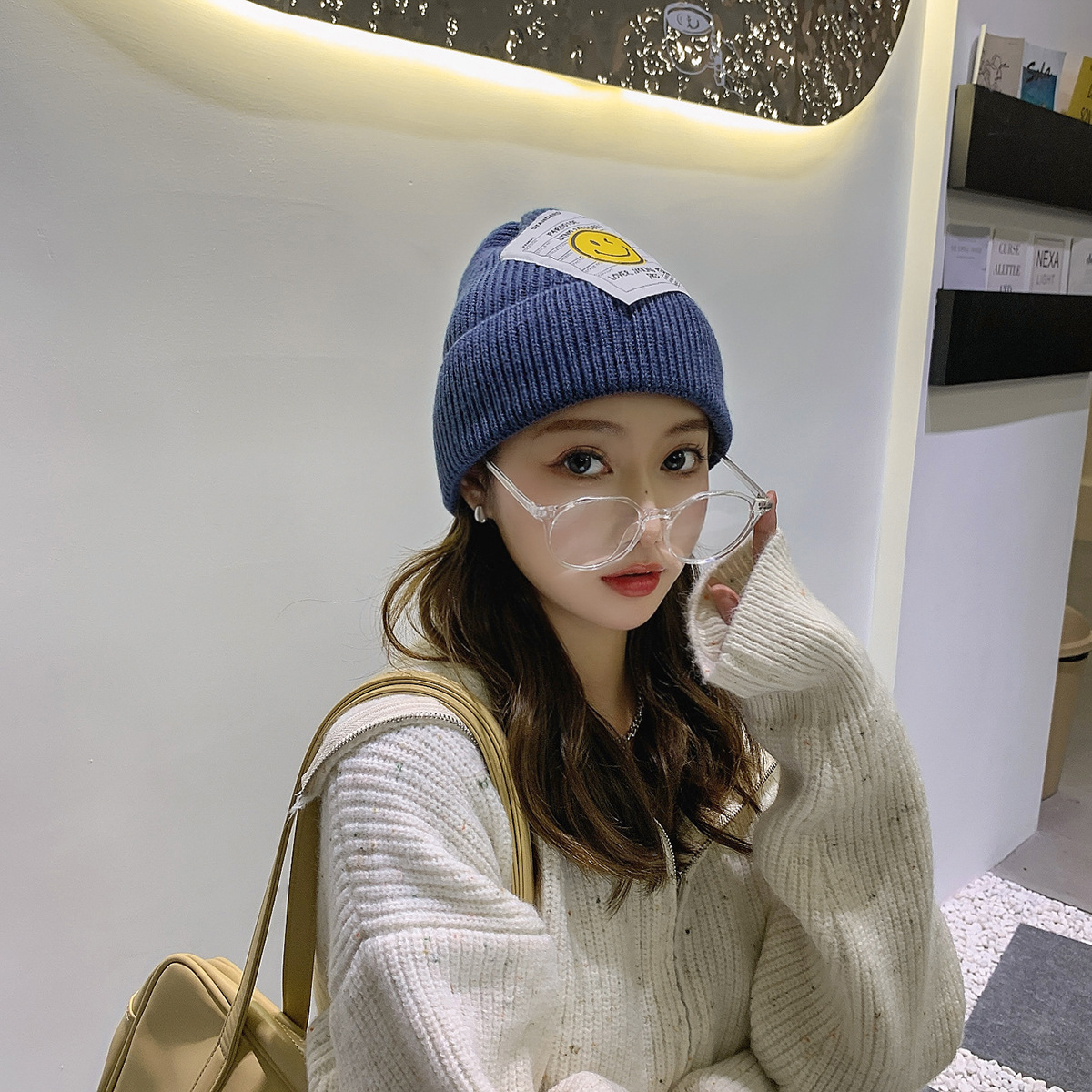 Korean Style Smiley Face Cloth Label Warm Knitted Hat Wholesale Nihaojewelry display picture 11