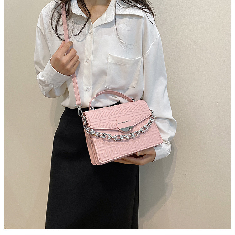 2025 primavera y verano nuevo estilo bolso cuadrado pequeño en relieve bolso de mujer de temperamento de moda de todos los partidos bolso de hombro de mensajero portátil de alta gama