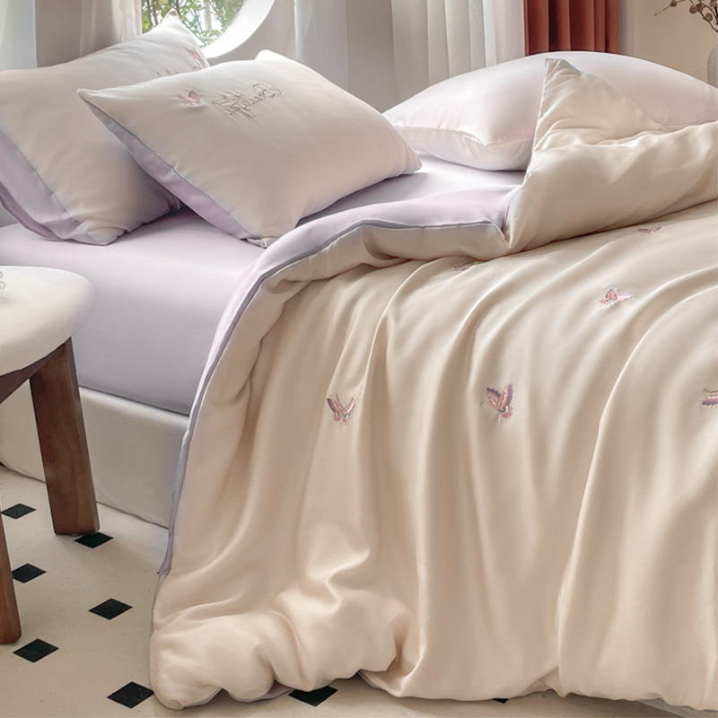 2025 Summer Small Fresh Ice Silk Cama Juego de cuatro piezas Sábana de cama desnuda sedosa Funda de edredón Juego de cama de dormitorio de tres piezas