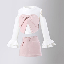 ����}��Ůͯ���＾����һ���w��¶��T����ɫ����ȹ���κ����Yȹ