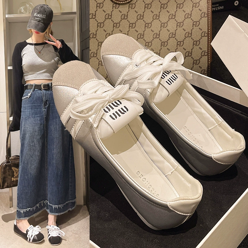 Французский балетный кроссовки женский плоский нижний 2024 летний новый шнуровка дышащий один педаль маленькие белые туфли модные одиночные туфли