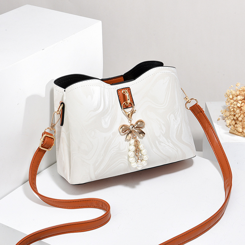 Mujeres versátiles nuevas bolsas de primavera y verano, bolsas de hombro, bolsas de mano, bolsas de mujer, moda coreana para mujeres. image 4