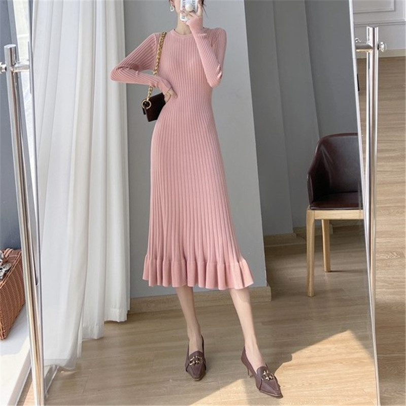 Herbst Fischschwanz Strickkleid Damen, mittellang über dem Knie, Basislage und schmale Passform, gepaart mit einem Pelzmantel für_voghion.com