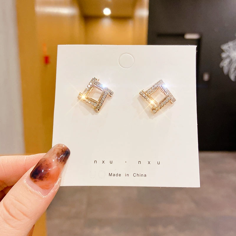 Pearl earrings, small elegant studs, light‑luxury minimalist style