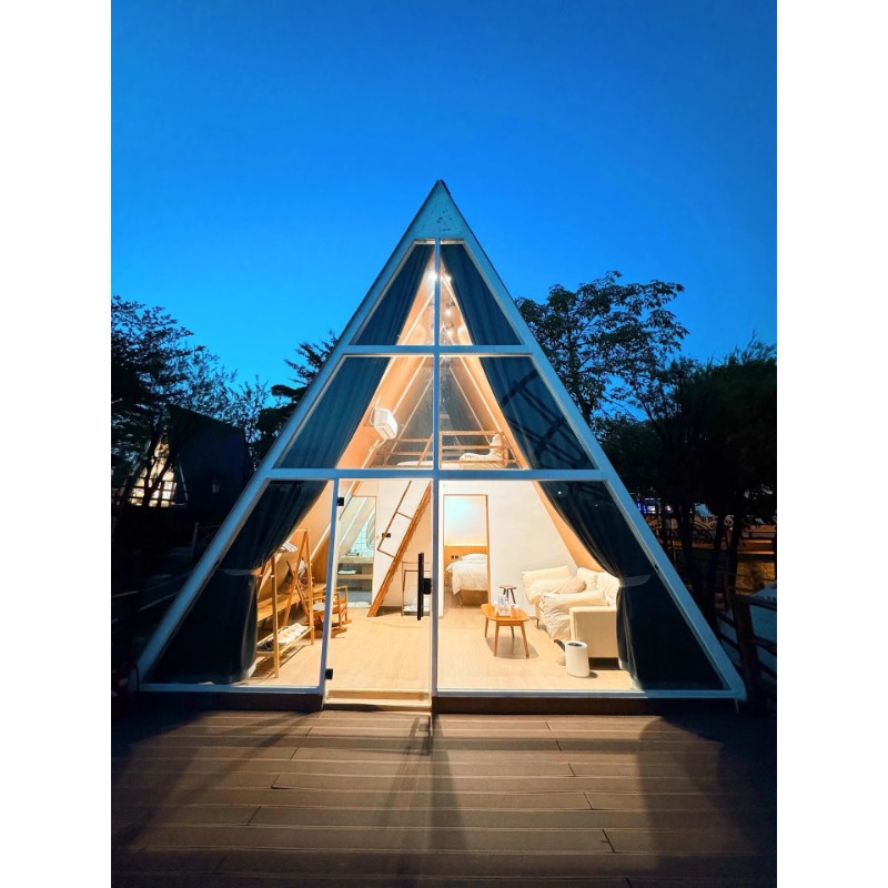 Casa de madera triangular portátil en línea casa de alojamiento al aire libre patio pabellón resort granja casa de árboles sala de té