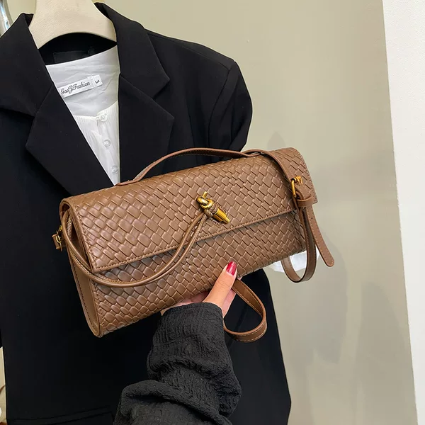 Cross-Border 2026 New Woven Baguette Bag with a Versatile Texture, Retro Evening Bag, Handbag, Soft Leather Crossbody Bag for Women