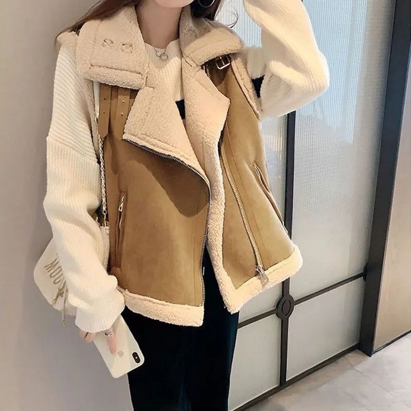 Película en un chaleco de mujer otoño y invierno nuevo suelto estilo coreano aire extranjero plegado con caballo de cordero clip de caballo mujer
