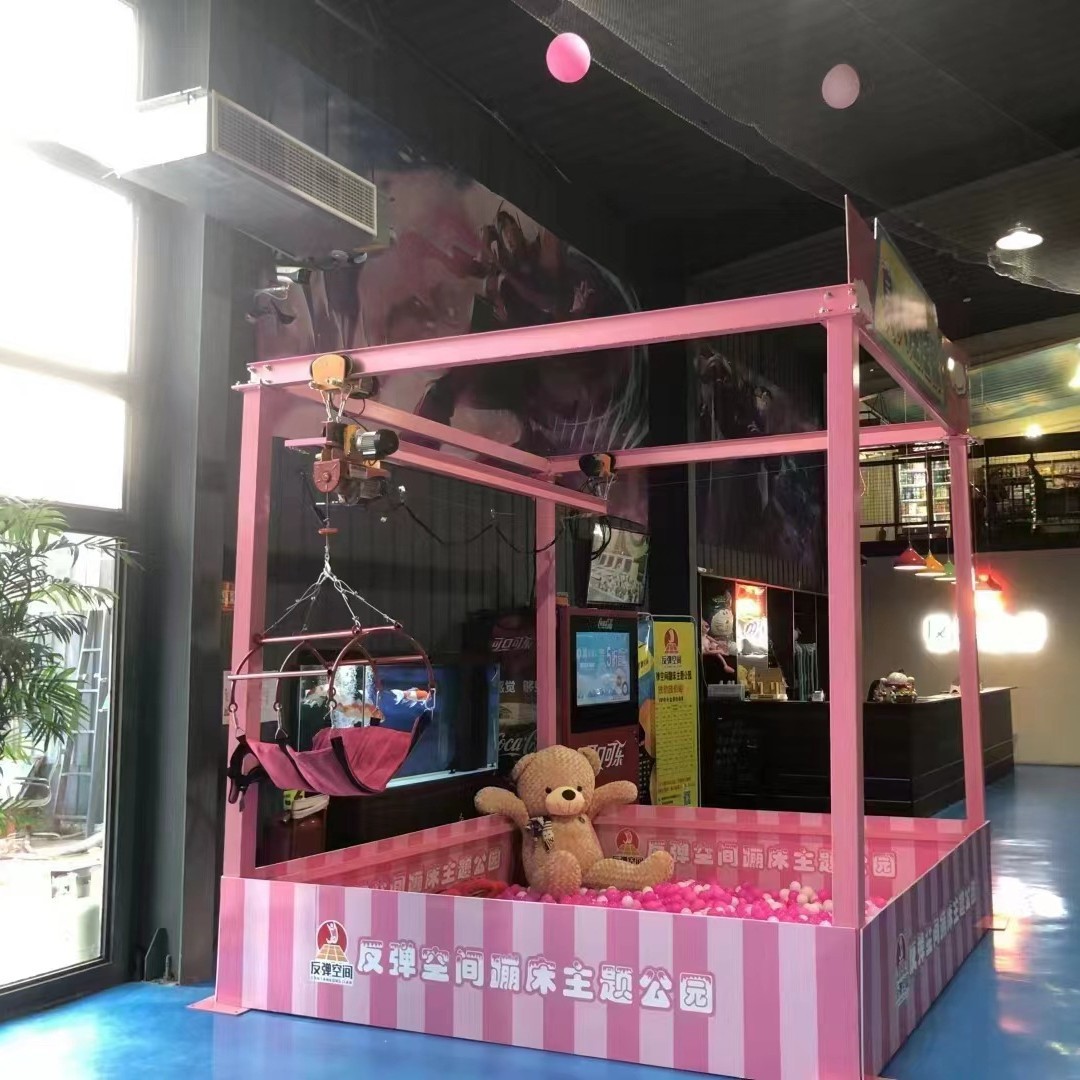 Muñeca atrapada de persona real gran clip de juego muñeca tienda de equipos de snack muñeca super cálido campo de actividad prop máquina de muñeca
