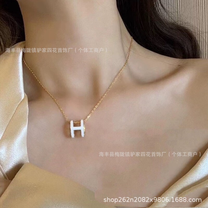 愛家高級版Hネックレス レディース 厚め18Kローズゴールドメッキ エナメルCNCペンダント おしゃれ 大きめ 小さいサイズ 鎖骨チェーン|undefined